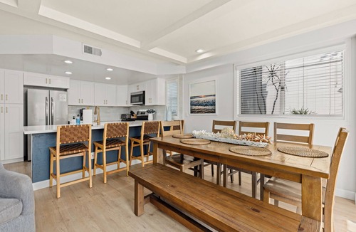 South Mission Beach House | Steps to the Beach w/Incredible Ground Patio Fire Pit | AC | Walk to Everything