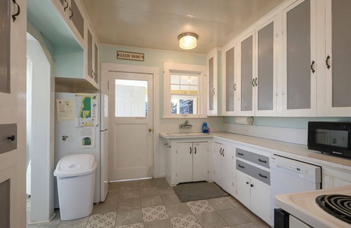 Rockaway Beach Cottage | Storybook Beach Cottage *Retreat* at Twin Rocks
