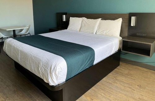 Gardena Hotel | Studio 6 Suites Gardena, CA
