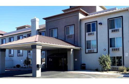Hesperia Hotel | Studio 6 Suites Hesperia CA West Main Street I 15