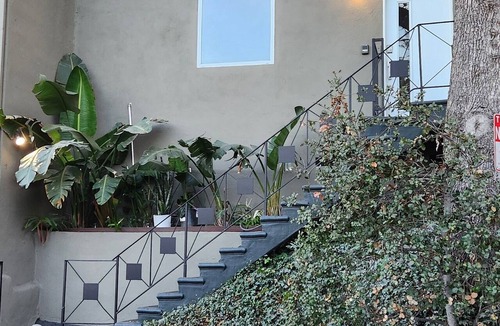 Studio City Apartment | Studio City, Universal Studios, West Hollywood, Easy Freeway Access to all of LA