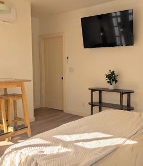 Westlake Apartment | Studio in DTLA - 5 min walk to Crypto Arena