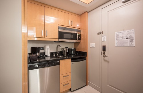 Las Vegas Resort | Studio located 1 Block from Center Strip with Kitchenette and Sofabed