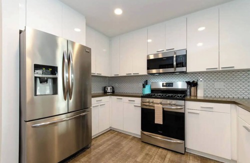 Historic Core Apartment | Stunning 3BR High-Rise Apt with Rooftop Pool, Spa & Rooftop City Skyline Vie