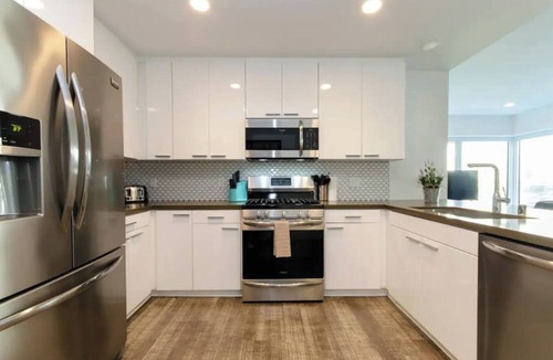 Historic Core Apartment | Stunning 3BR High-Rise Apt with Rooftop Pool, Spa & Rooftop City Skyline Vie