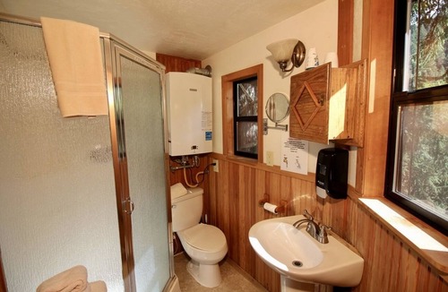 Cave Junction Resort | Stunning 47 foot high Treehouse!