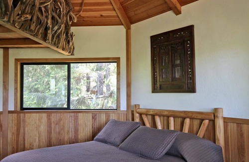 Cave Junction Resort | Stunning 47 foot high Treehouse!
