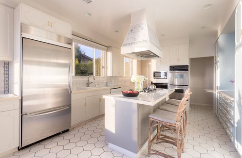 La Jolla Shores House | Stunning Estate w/Ocean View, Pool, Spa, Bocce Sleeps 20 | Vista by AvantStay