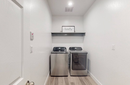 Visalia House | Stunning home with an enclosed yard, pool, jetted tub, board games, W/D, & AC