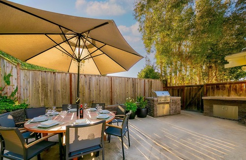 Hidden Valley House | Stunning Modern La Jolla Home w/Private Hot Tub & Pool, Balcony, Deck, Free WiFi