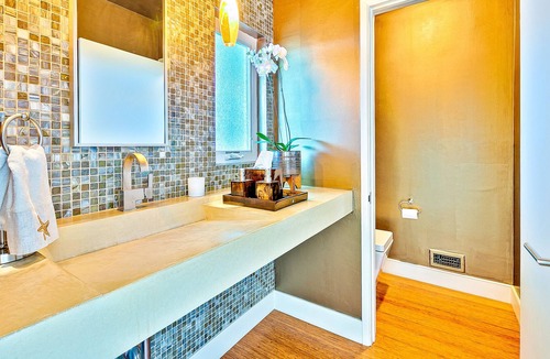 Hidden Valley House | Stunning Modern La Jolla Home w/Private Hot Tub & Pool, Balcony, Deck, Free WiFi