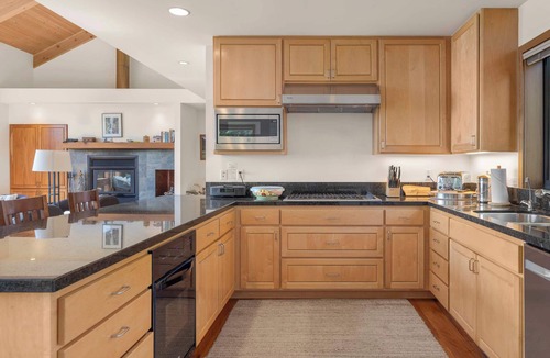 Sea Ranch House | Stunning Oceanfront Home with 3 Ensuites + Hot Tub