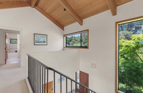 Sea Ranch House | Stunning Oceanfront Home with 3 Ensuites + Hot Tub