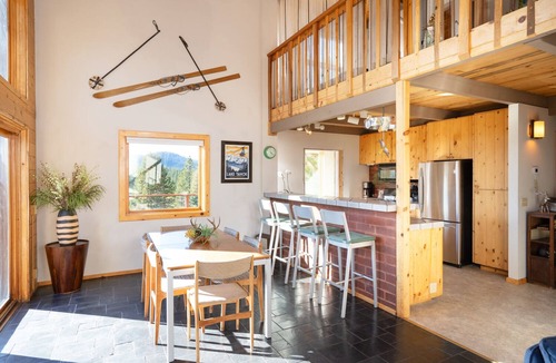 Truckee House | Stunning View Home in Truckee