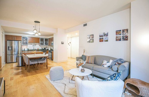 Rincon Hill Apartment | Stylish 2BR Apartment in Downtown Lansing｜Workspace Included｜Pet-Friendly #41904