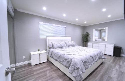 Panorama City House | Stylish 3BR, 2BA Home , Sleeps 8 - King Bed, Firepit, Near Universal, SoFi