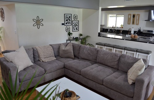 Granada Hills South House | Stylish Home with Gorgeous Swimming Pool