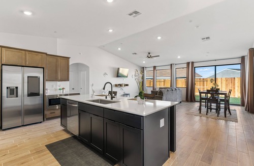 Pumpkin Center House | Stylish & Modern Bakersfield Retreat Near Downtown