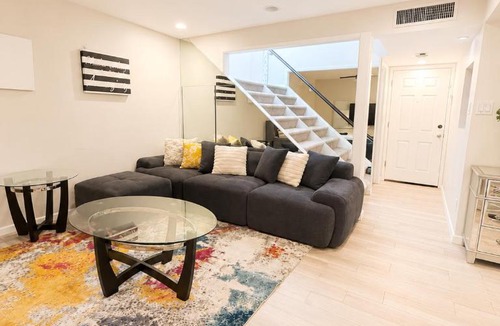 Camelback East House | Stylish Phoenix Escape Near Downtown Wi-Fi