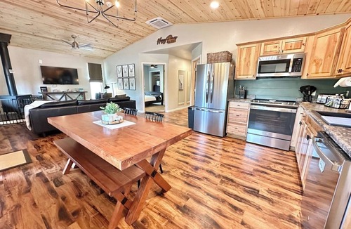 Overgaard Cabin | Stylish & Pristine Cabin w/Game Room!