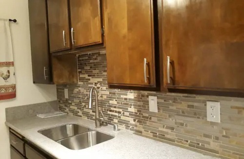North Hills East House | Stylish Tri-level Townhouse Fully Furnished 2br, 2BA
