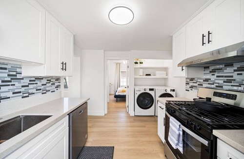 Alhambra House | Stylish Two Bedroom home for your stay!