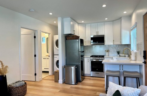 Woodland Hills House | Suburban/LA Valley Getaway w/kitchen & W/D.
