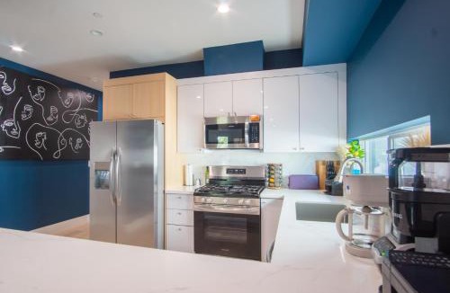 NoHo Arts District House | Suite Sienne at Case Collective