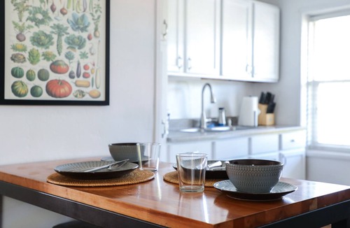 Kelseyville House | Suites On Main
