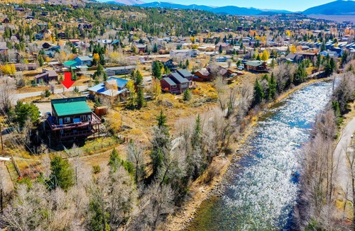 Willow Grove House | Summer get away on the river.