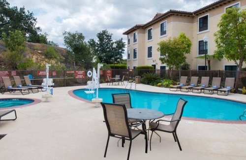 Thousand Oaks House | Summer Travel Getaway! 2 Comfortable Units! With Outdoor Pool, Pets Allowed!