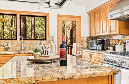 Summit Estates Cabin | Summit Pine Lodge – Walk to Snow Summit!