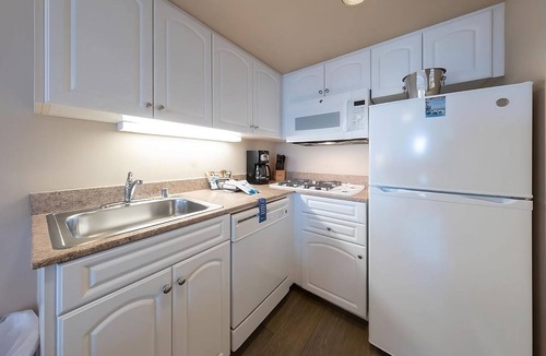 Townsite Hotel | Sunny Beachside Stay With Ocean Views and Full Kitchen