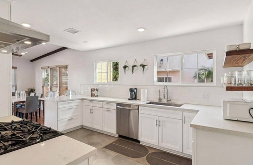 Ocean Beach House | Sunny Ocean Beach House 3BR & Patio Walk to Beach