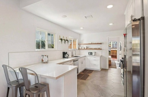 Ocean Beach House | Sunny Ocean Beach House 3BR & Patio Walk to Beach