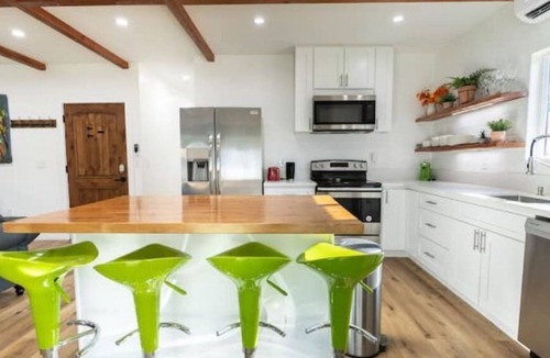 Valley Glen Villa | Sunrise Home Los Angeles