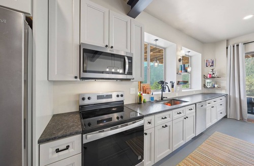 Cascade House | Sunrises and Sunsets in Cascade – Private Drive & Yard in Cascade