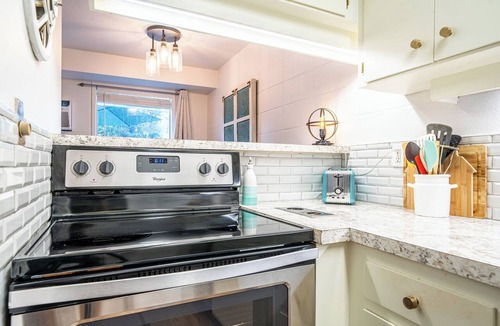 Sunriver Condo | Sunriver Village Escape 2bd Condo - SHARC passes
