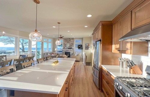Neahkahnie Beach House | Sunset Hideaway ~ Oceanfront across from the beach, 14 min walk to restaurants