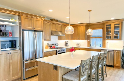 Neahkahnie Beach House | Sunset Hideaway ~ Oceanfront across from the beach, 14 min walk to restaurants
