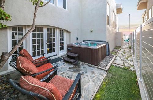 Townsite House | Sunset On The Strand