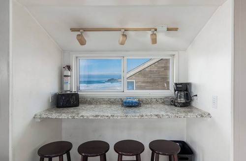 Kiwanda Shores House | Sunset West Oceanfront hot-tub house. 5 bedrooms!