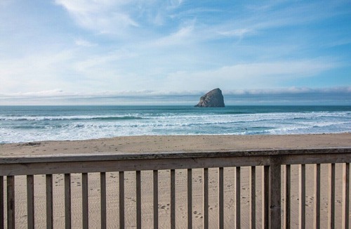 Kiwanda Shores House | Sunset West Oceanfront hot-tub house. 5 bedrooms!