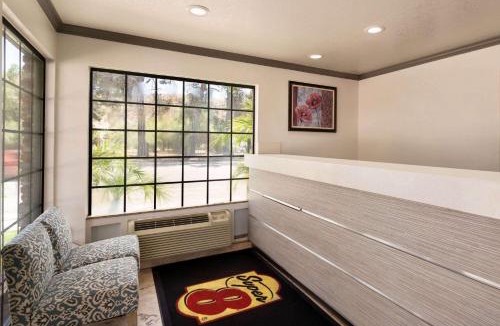 Canyon Country Hotel | Super 8 by Wyndham Santa Clarita/Valencia