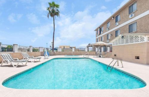 Lake Havasu City Hotel | Super 8 by Wyndham Lake Havasu City