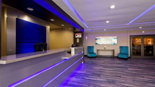 Point Richmond Hotel | SureStay Plus Hotel by Best Western Point Richmond