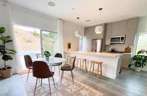 Thousand Oaks House | Sycamore Haven - Brand New Construction, Zen Birdsong Retreat