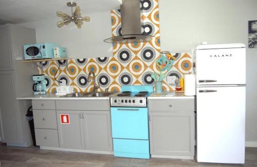 Townsite House | Take it back to simple times with this Retro Retreat!