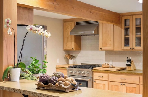 Freestone House | Terra Sana ~ Pool + Hot Tub Garden Sanctuary, Sebastopol