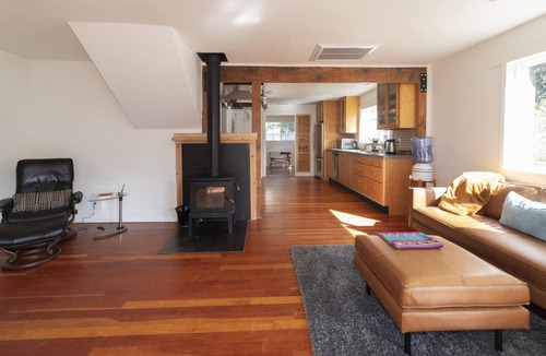 Albion House | The Albion Haus, Walk to the beach!